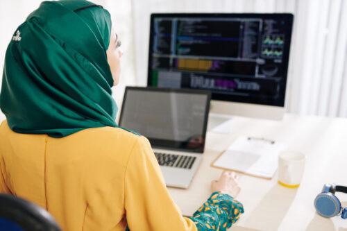 Muslim woman coding Muslim woman coding